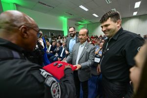 Governador entrega viaturas e equipamentos para região de Blumenau